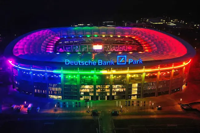 ورزشگاه دویچه بانک پارک